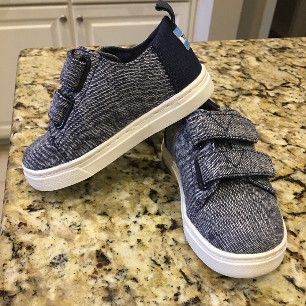 Toddler size 7 TOMS